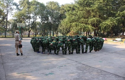 “鑄造優(yōu)秀團(tuán)隊(duì)，共創(chuàng)華禹輝煌”----華禹護(hù)欄幸福村戶外拓展訓(xùn)練營(yíng)活動(dòng)